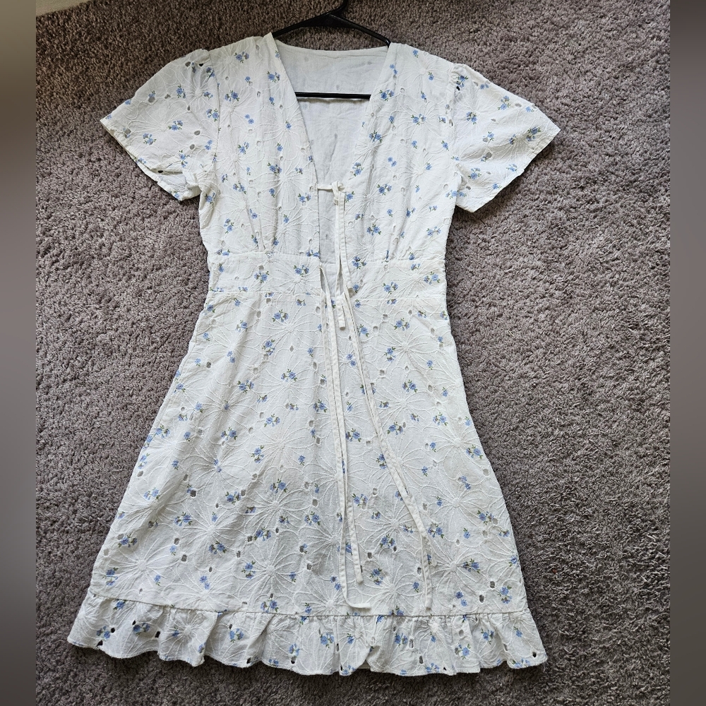 💠White Floral Tie-Front Sundress